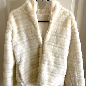 Women White faux fur jacket in sz S